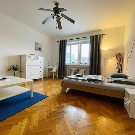 Lovely 2Bdr In Center, Wifi & Self-Check In Pressburg Exterior foto